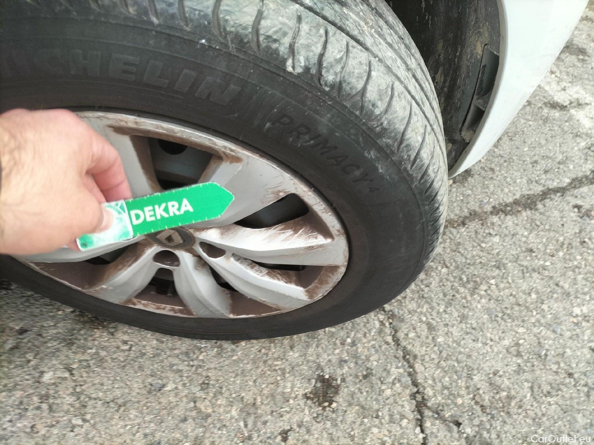  Renault  Clio RENAULT  / 2019 / 5P / berlina con portón Business Blue dCi 63 kW (85CV) #53