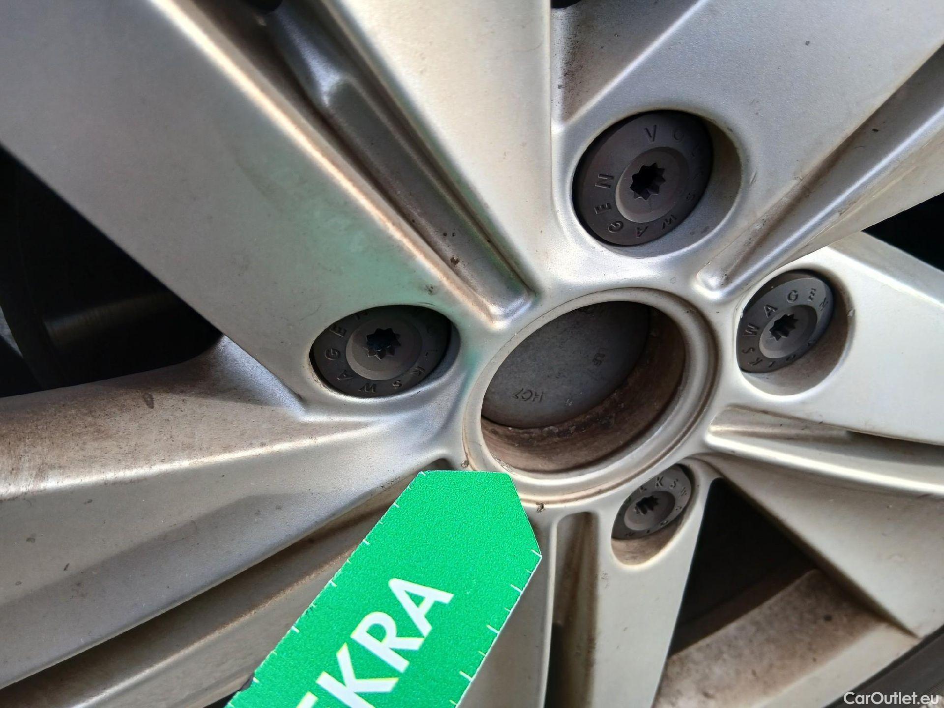  Volkswagen  Golf  VOLKSWAGEN / 2020 / 5P / berlina con portón 2.0 TDI 85kW (115CV) #46