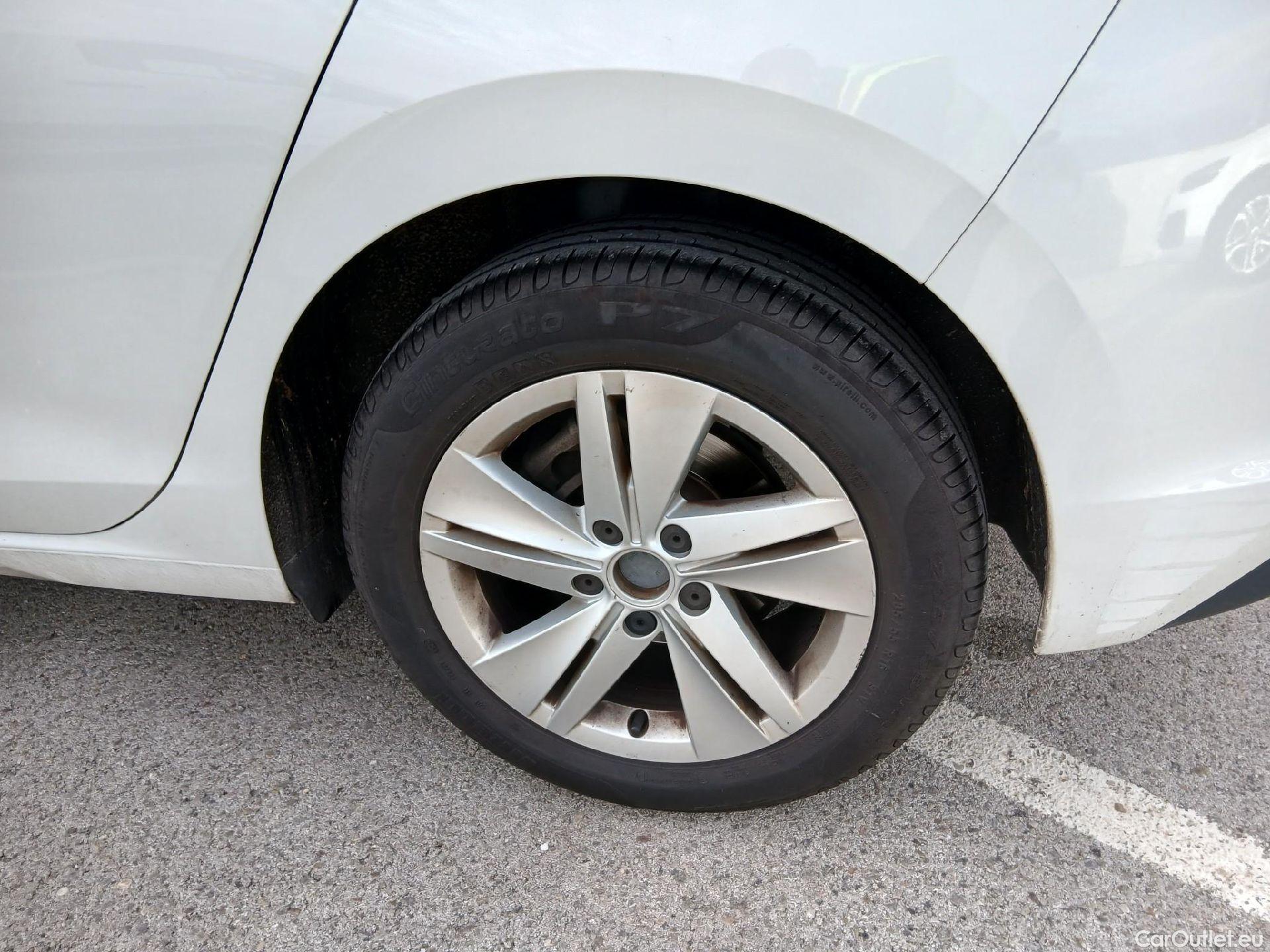  Volkswagen  Golf  VOLKSWAGEN / 2020 / 5P / berlina con portón 2.0 TDI 85kW (115CV) #22