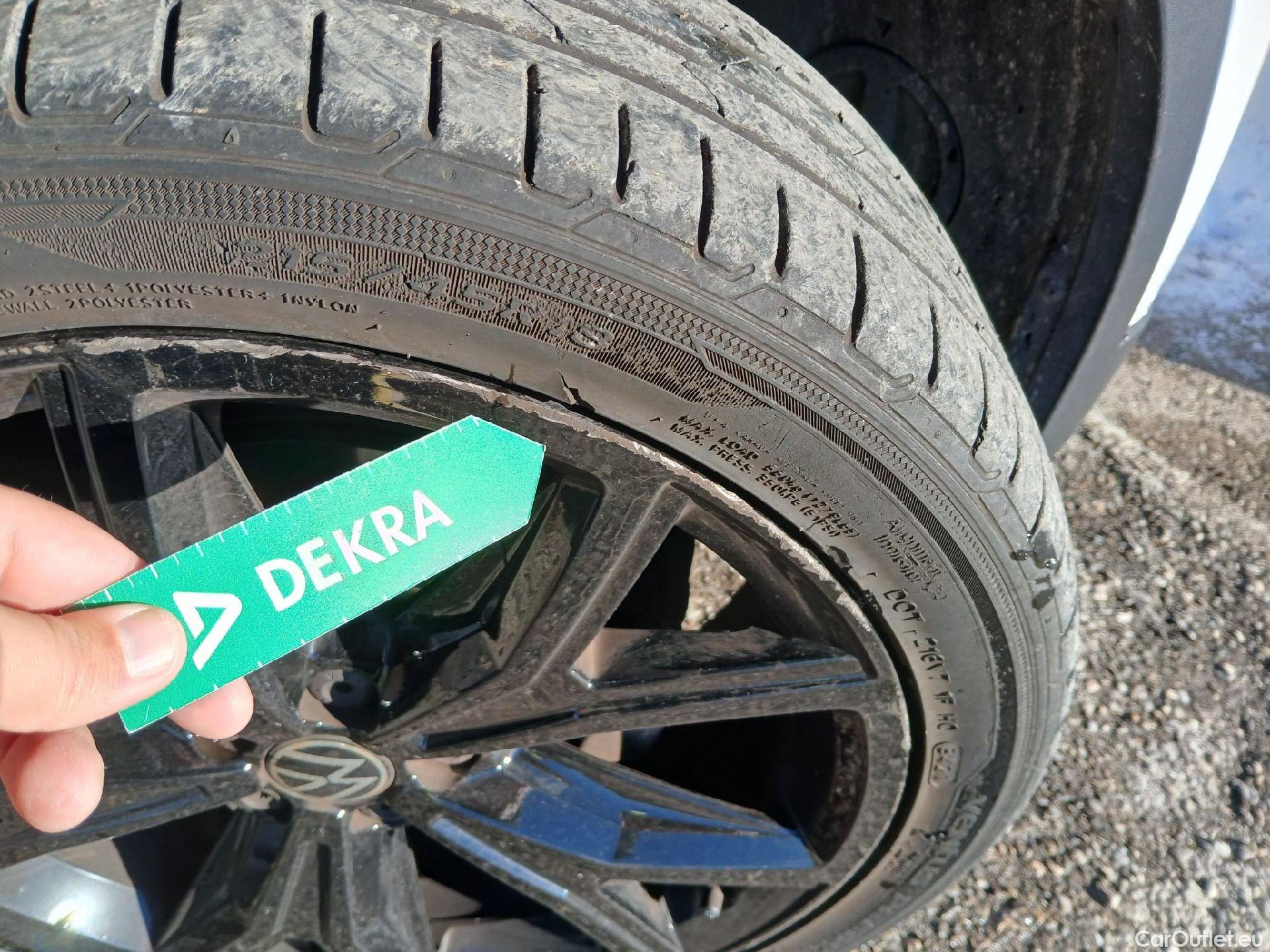  Volkswagen  T-CROSS VOLKSWAGEN  / 2018 / 5P / todoterreno Sport 1.5 TSI 110kW (150CV) DSG #43