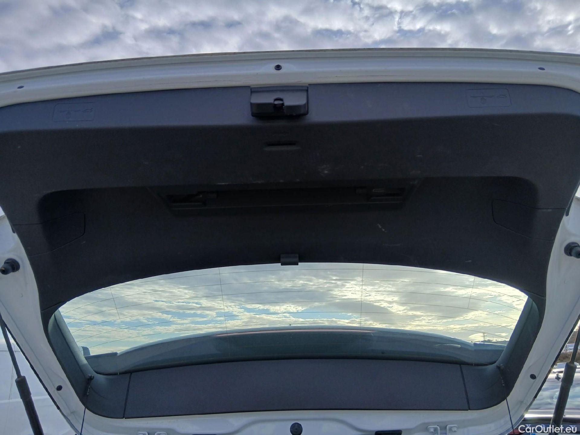  Volkswagen  Golf  VOLKSWAGEN / 2020 / 5P / berlina con portón 2.0 TDI 85kW (115CV) #37