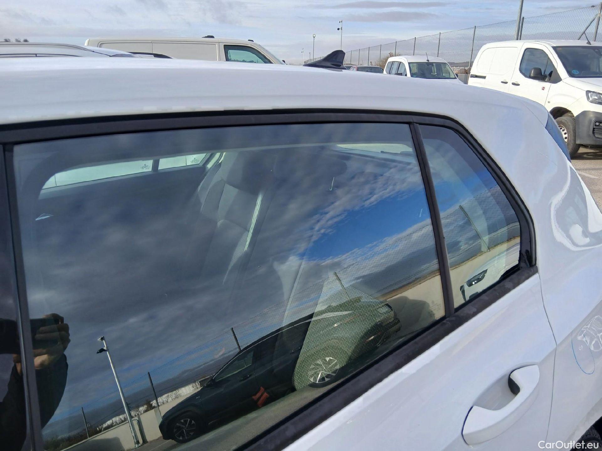  Volkswagen  Golf  VOLKSWAGEN / 2020 / 5P / berlina con portón 2.0 TDI 85kW (115CV) #27