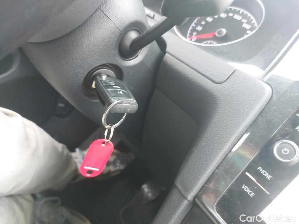  Volkswagen  Golf  VOLKSWAGEN / 2016 / 5P / berlina con portón Last Edition 1.6 TDI 85kW (115CV) #2