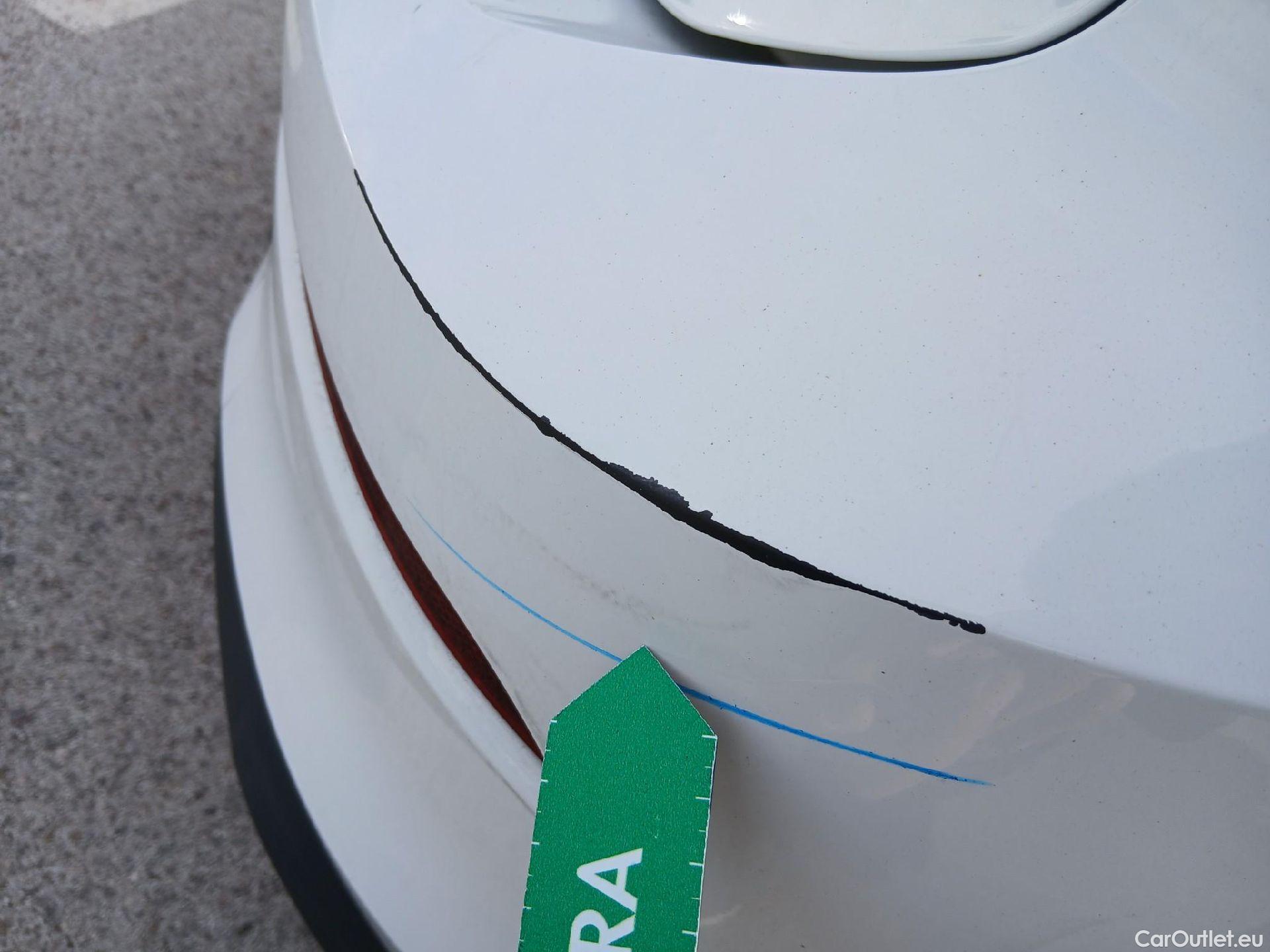  Volkswagen  Golf  VOLKSWAGEN / 2020 / 5P / berlina con portón 2.0 TDI 85kW (115CV) #32