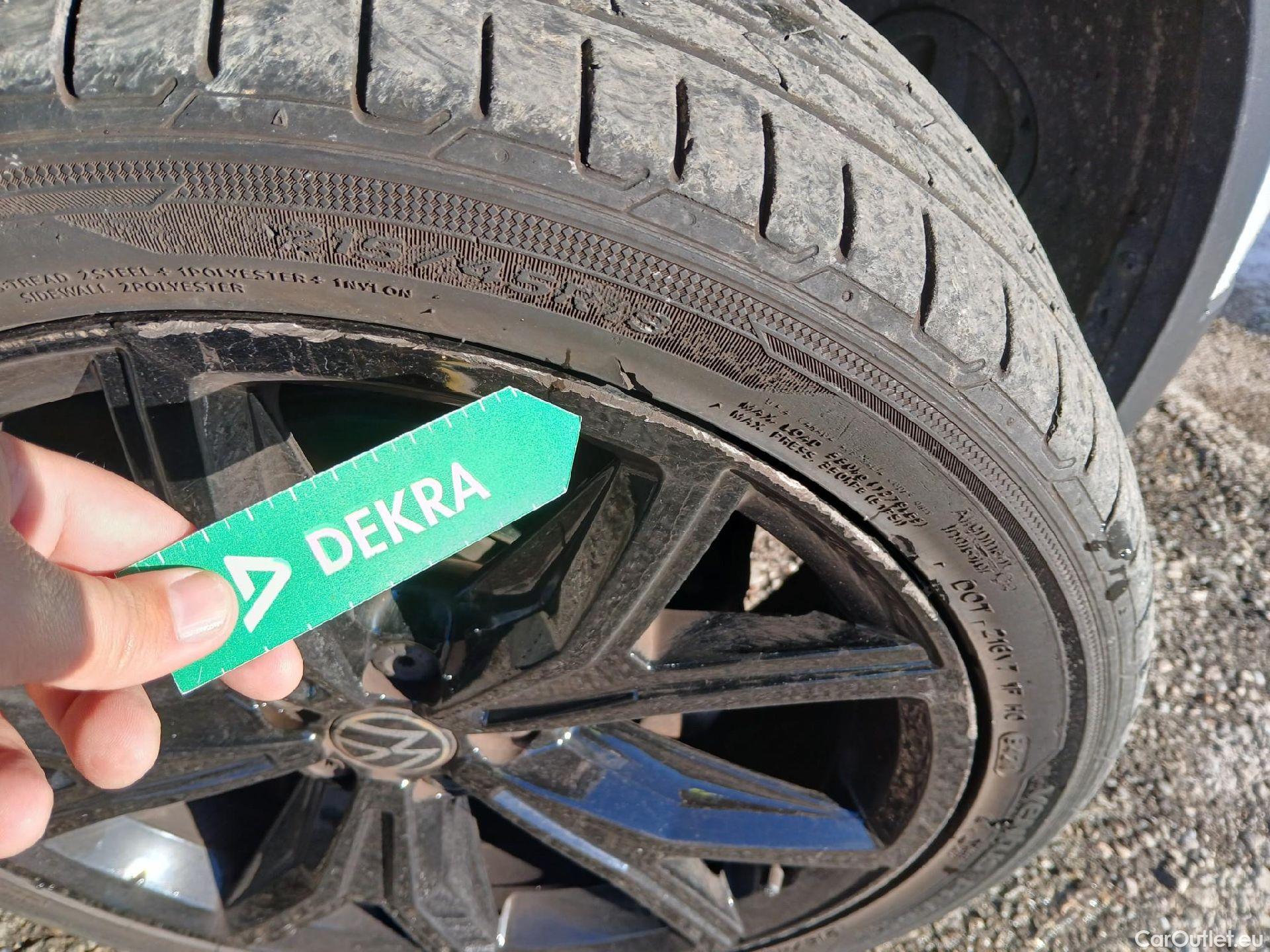  Volkswagen  T-CROSS VOLKSWAGEN  / 2018 / 5P / todoterreno Sport 1.5 TSI 110kW (150CV) DSG #42