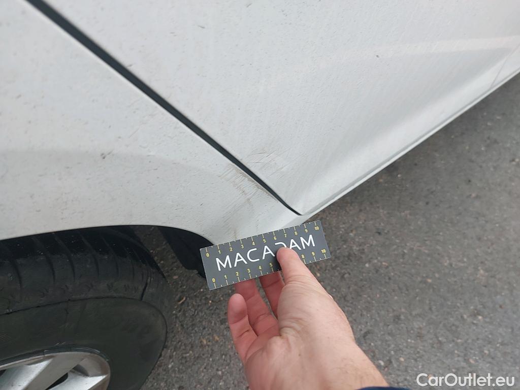  Volkswagen  Golf  VOLKSWAGEN / 2016 / 5P / berlina con portón Last Edition 1.6 TDI 85kW (115CV) #7