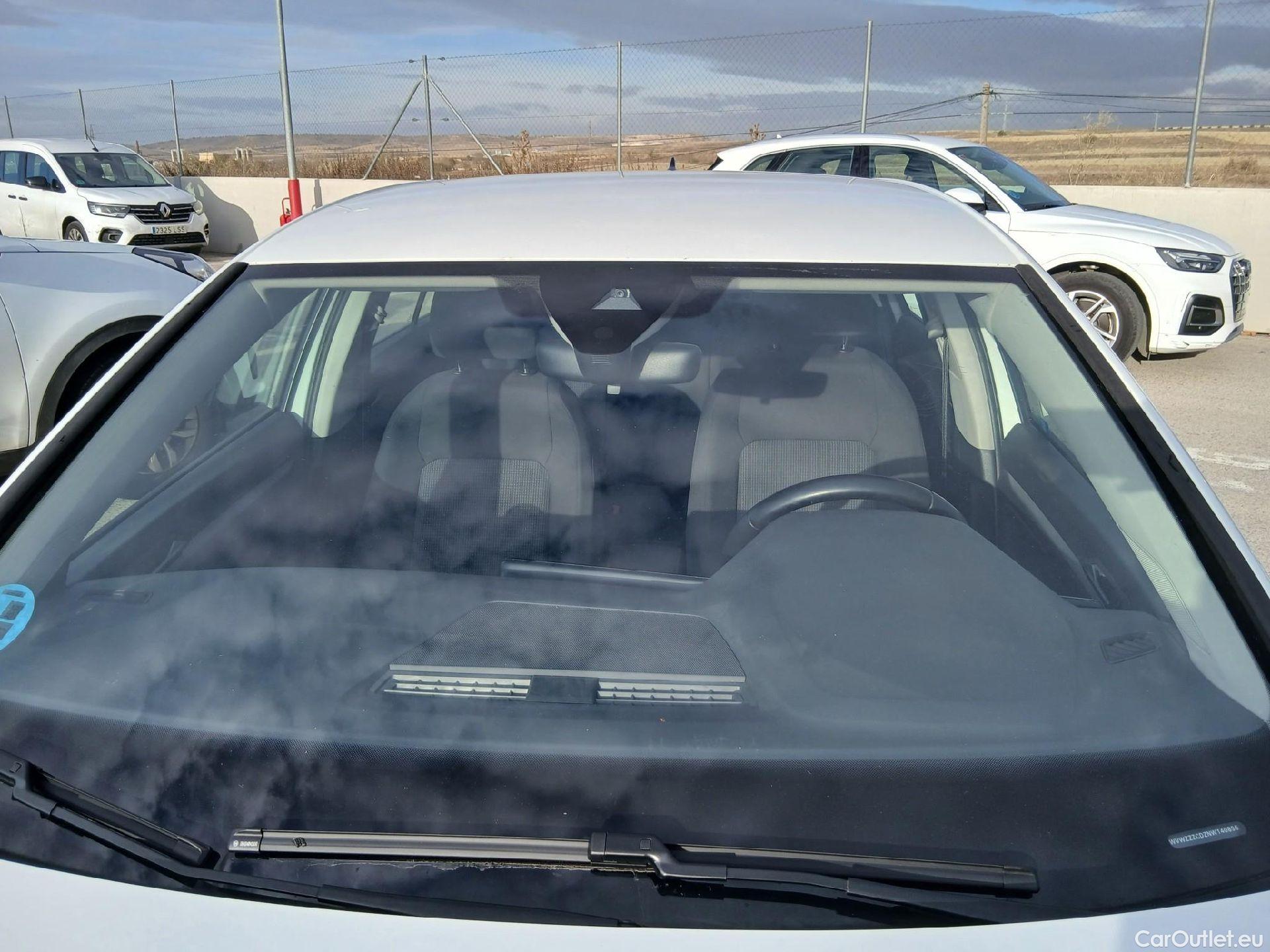  Volkswagen  Golf  VOLKSWAGEN / 2020 / 5P / berlina con portón 2.0 TDI 85kW (115CV) #2