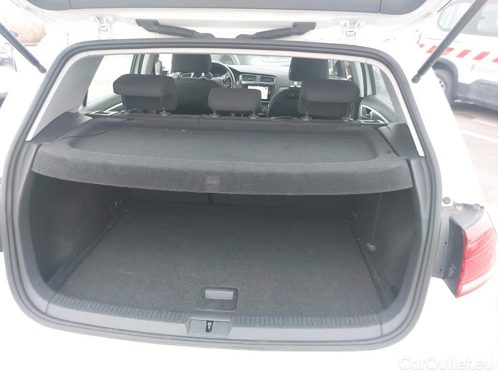  Volkswagen  Golf  VOLKSWAGEN / 2016 / 5P / berlina con portón Last Edition 1.6 TDI 85kW (115CV) #8