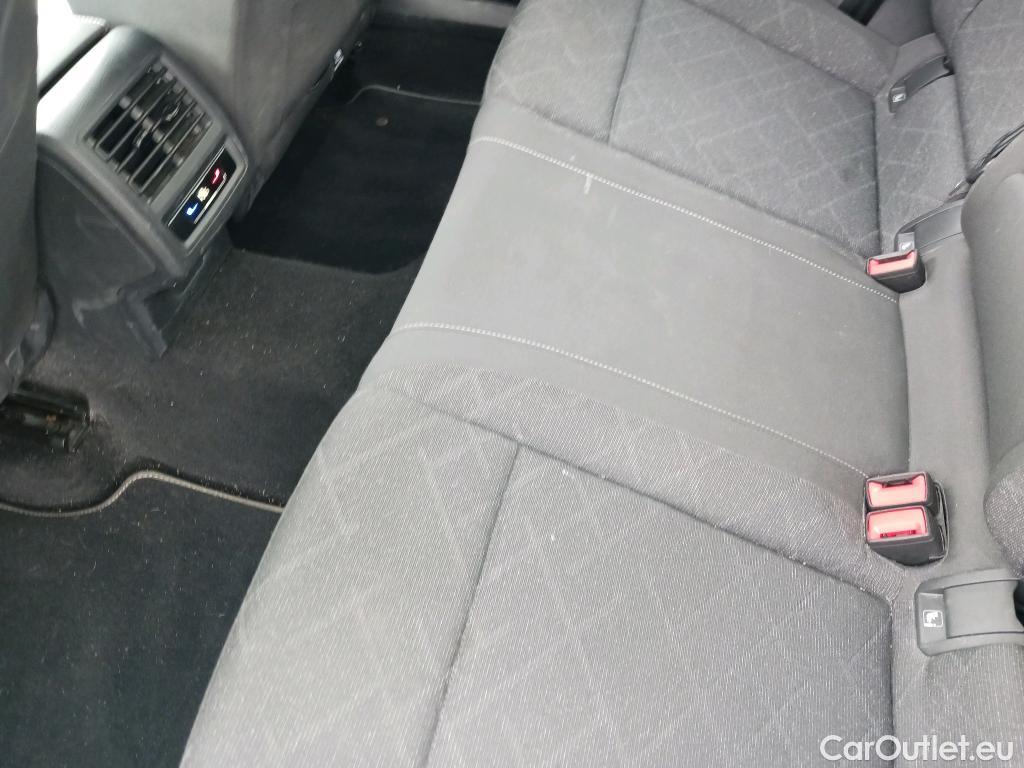  Volkswagen  Golf  VOLKSWAGEN / 2020 / 5P / familiar Life 2.0 TDI 85kW (115CV) Variant #13