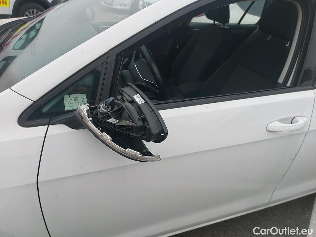  Volkswagen  Golf  VOLKSWAGEN / 2016 / 5P / berlina con portón Last Edition 1.6 TDI 85kW (115CV) #10