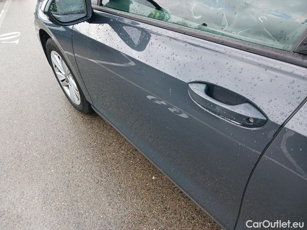  Volkswagen  Golf  VOLKSWAGEN / 2020 / 5P / familiar Life 2.0 TDI 85kW (115CV) Variant #1