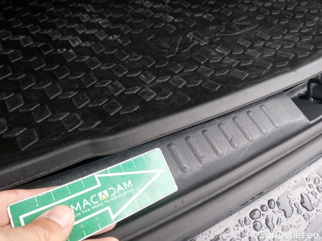  Toyota  Yaris TOYOTA  / 2020 / 5P / berlina con portón 1.5 125 S-Edition #5