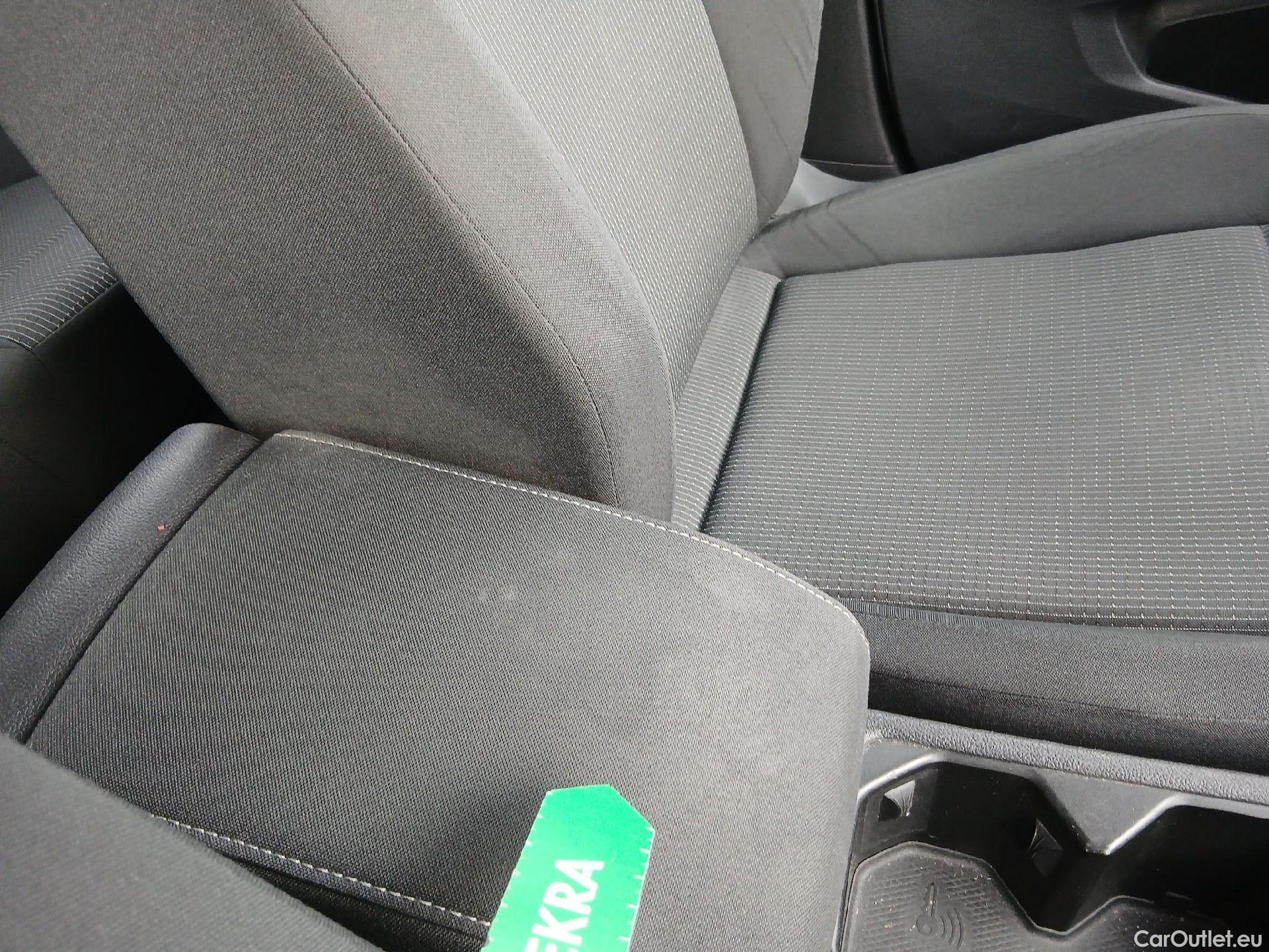  Volkswagen  Golf  VOLKSWAGEN / 2020 / 5P / berlina con portón 2.0 TDI 85kW (115CV) #65