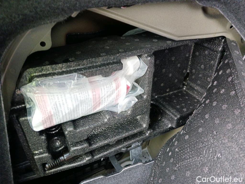  Volkswagen  Golf  VOLKSWAGEN / 2020 / 5P / familiar Life 2.0 TDI 85kW (115CV) Variant #5