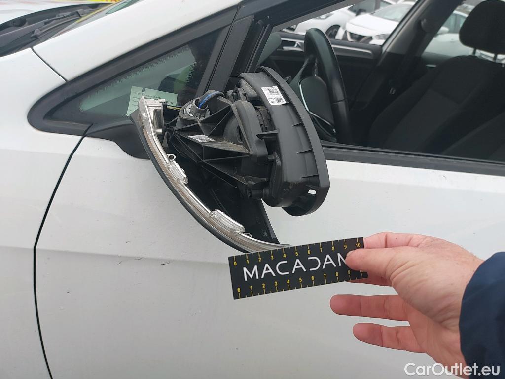  Volkswagen  Golf  VOLKSWAGEN / 2016 / 5P / berlina con portón Last Edition 1.6 TDI 85kW (115CV) #5