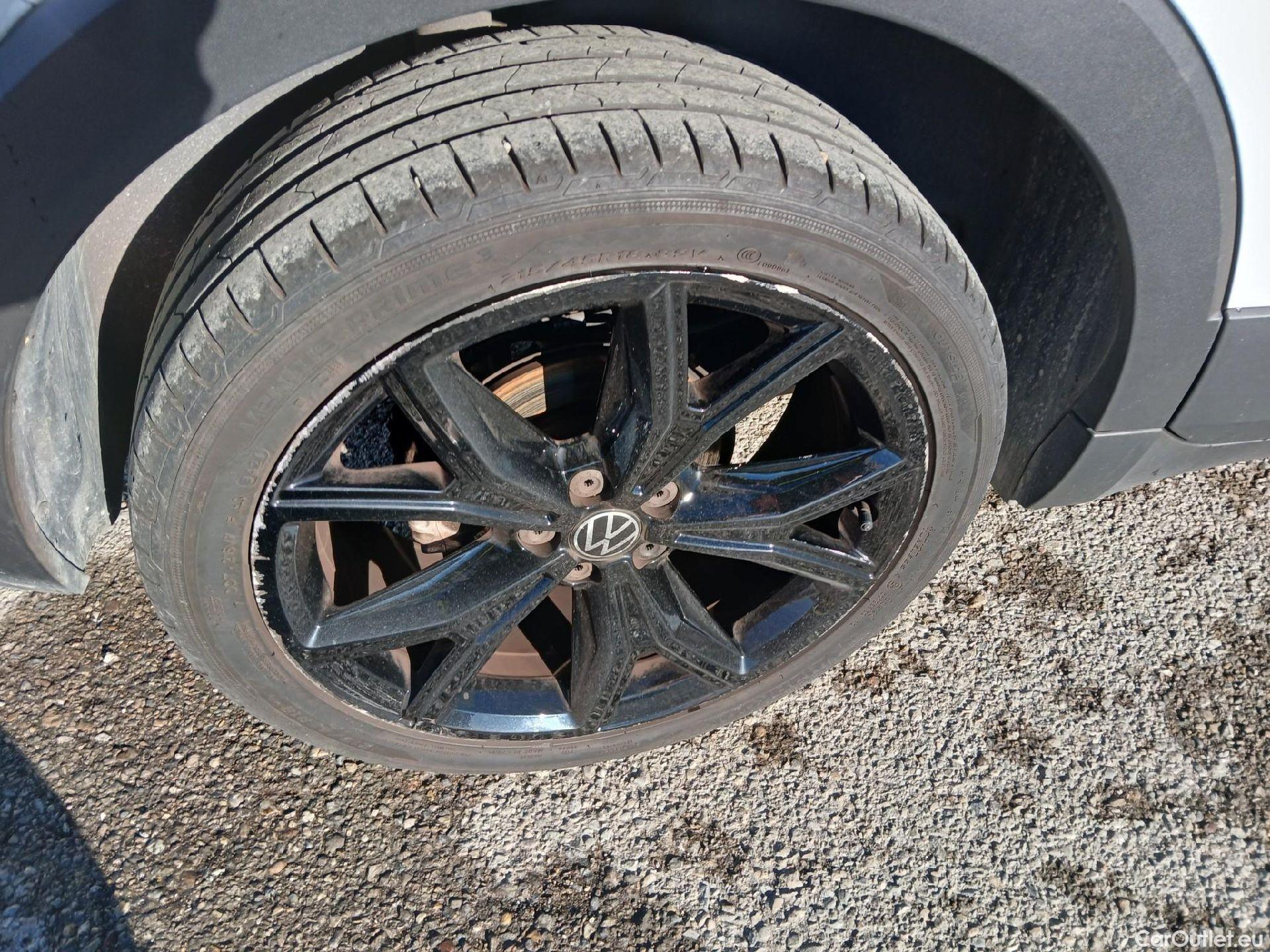  Volkswagen  T-CROSS VOLKSWAGEN  / 2018 / 5P / todoterreno Sport 1.5 TSI 110kW (150CV) DSG #32