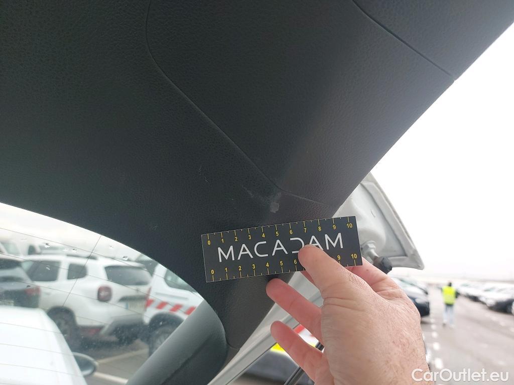  Volkswagen  Golf  VOLKSWAGEN / 2016 / 5P / berlina con portón Last Edition 1.6 TDI 85kW (115CV) #17