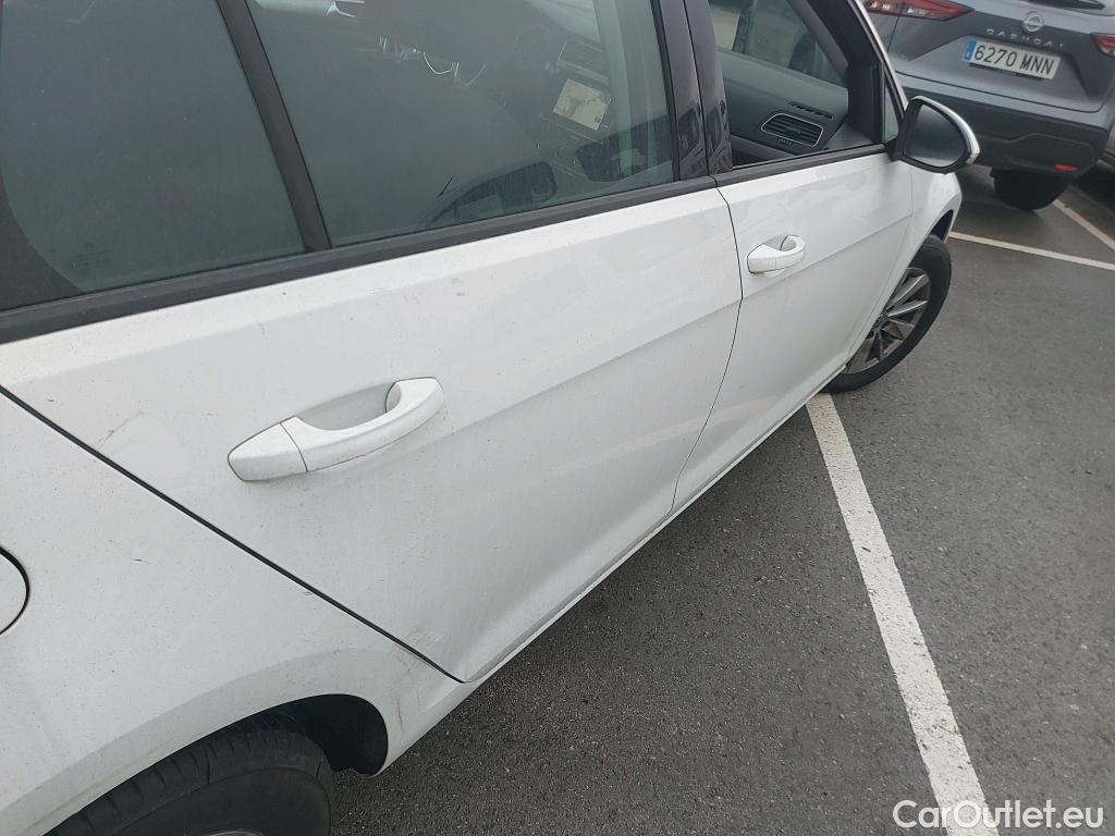  Volkswagen  Golf  VOLKSWAGEN / 2016 / 5P / berlina con portón Last Edition 1.6 TDI 85kW (115CV) #12