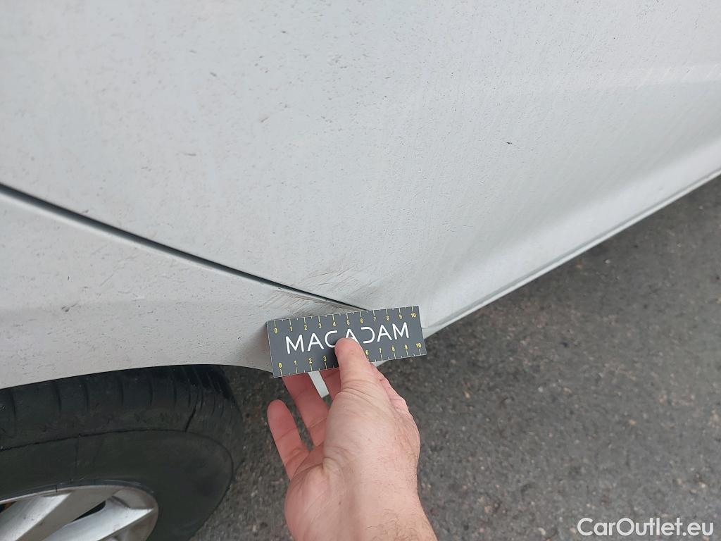  Volkswagen  Golf  VOLKSWAGEN / 2016 / 5P / berlina con portón Last Edition 1.6 TDI 85kW (115CV) #13