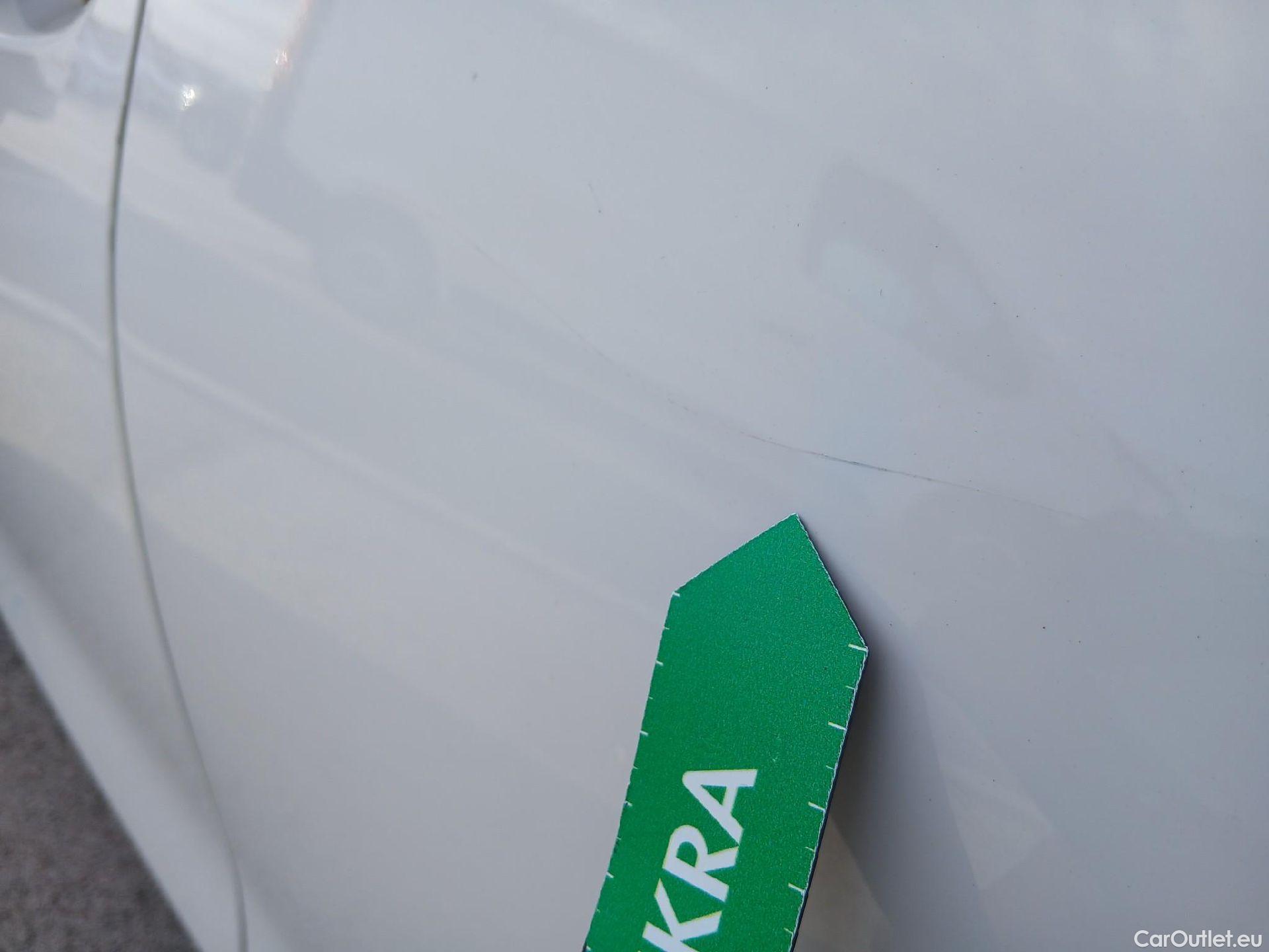  Volkswagen  Golf  VOLKSWAGEN / 2020 / 5P / berlina con portón 2.0 TDI 85kW (115CV) #19