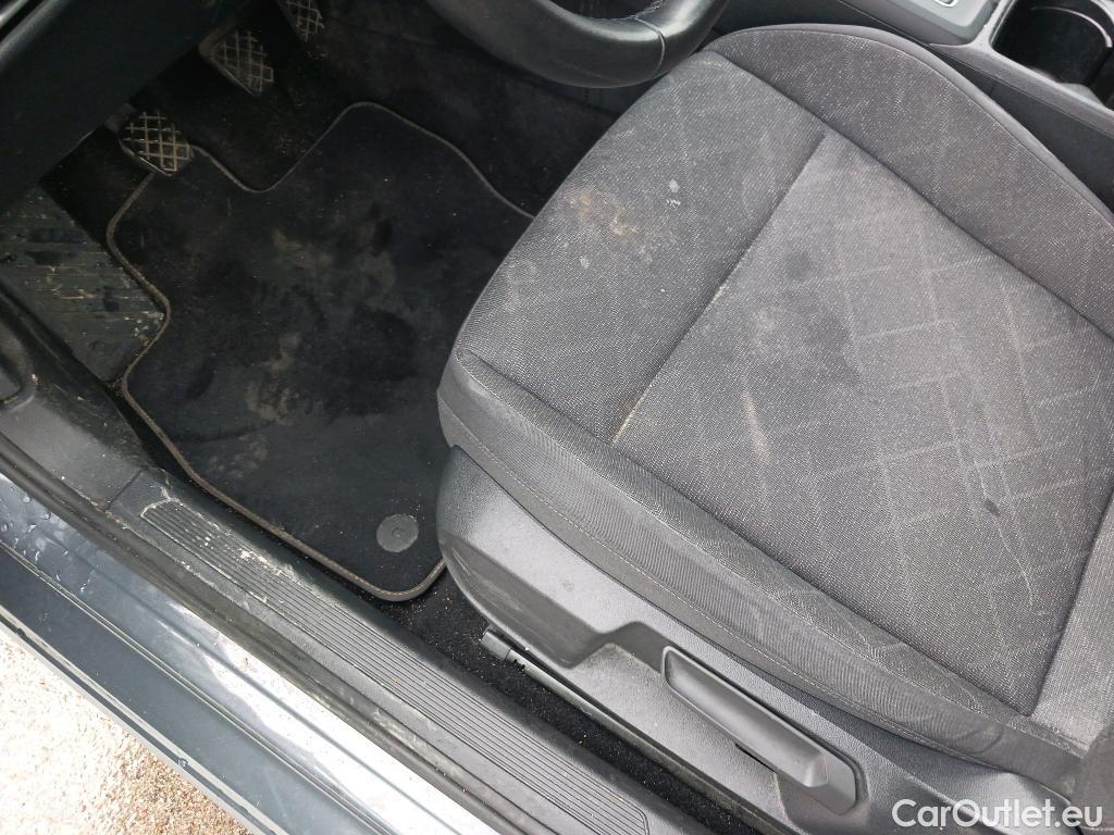  Volkswagen  Golf  VOLKSWAGEN / 2020 / 5P / familiar Life 2.0 TDI 85kW (115CV) Variant #15