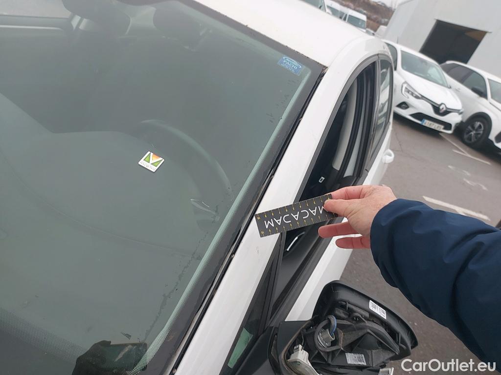  Volkswagen  Golf  VOLKSWAGEN / 2016 / 5P / berlina con portón Last Edition 1.6 TDI 85kW (115CV) #23