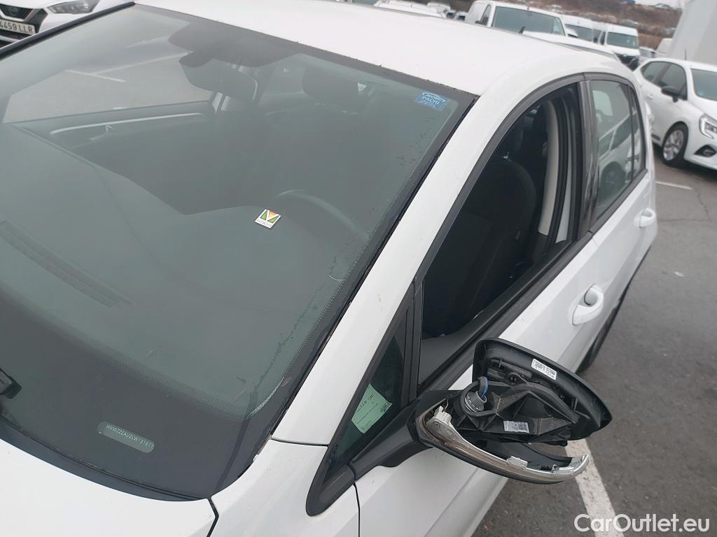  Volkswagen  Golf  VOLKSWAGEN / 2016 / 5P / berlina con portón Last Edition 1.6 TDI 85kW (115CV) #22