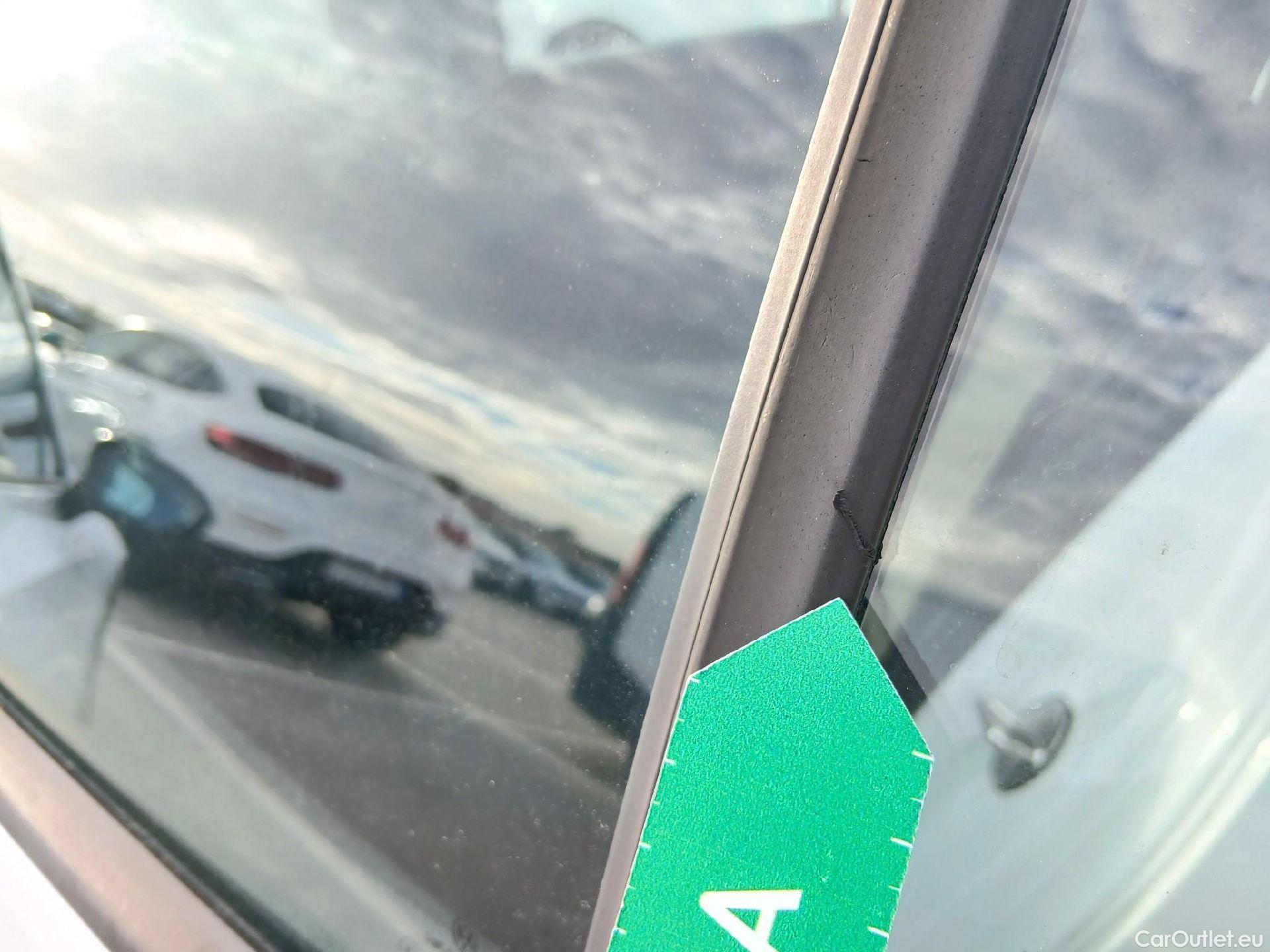  Volkswagen  Golf  VOLKSWAGEN / 2020 / 5P / berlina con portón 2.0 TDI 85kW (115CV) #30