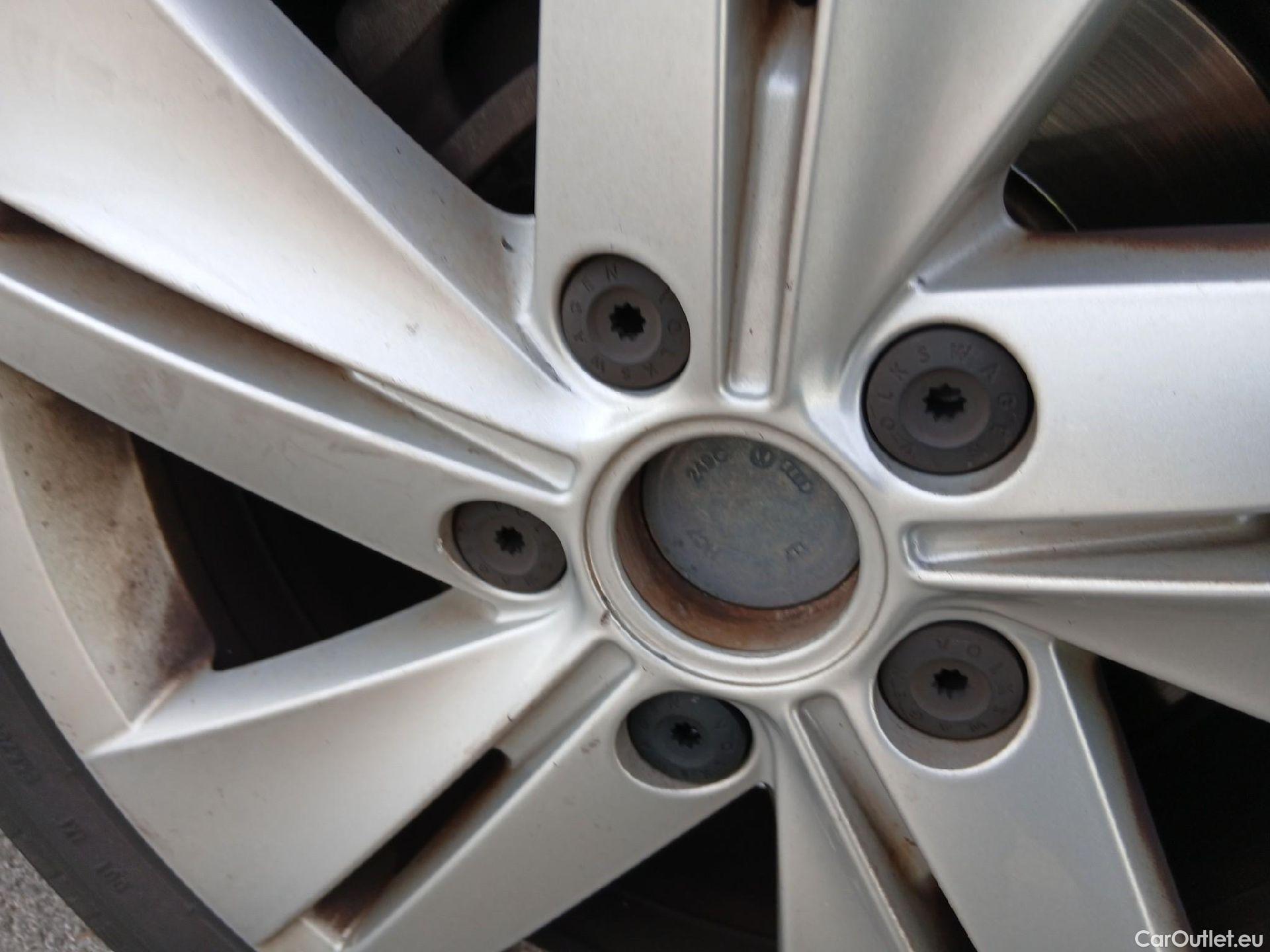  Volkswagen  Golf  VOLKSWAGEN / 2020 / 5P / berlina con portón 2.0 TDI 85kW (115CV) #23