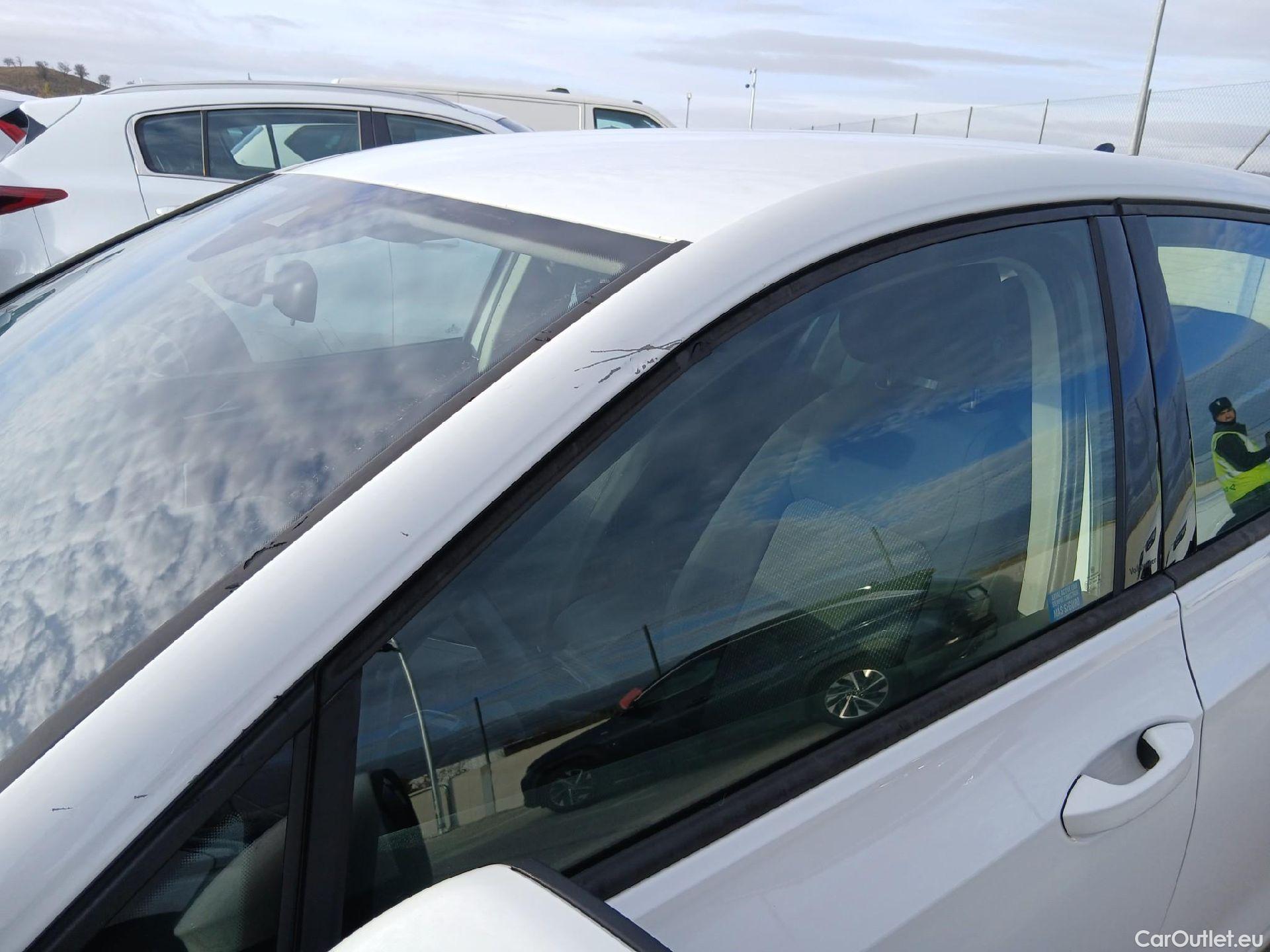  Volkswagen  Golf  VOLKSWAGEN / 2020 / 5P / berlina con portón 2.0 TDI 85kW (115CV) #16