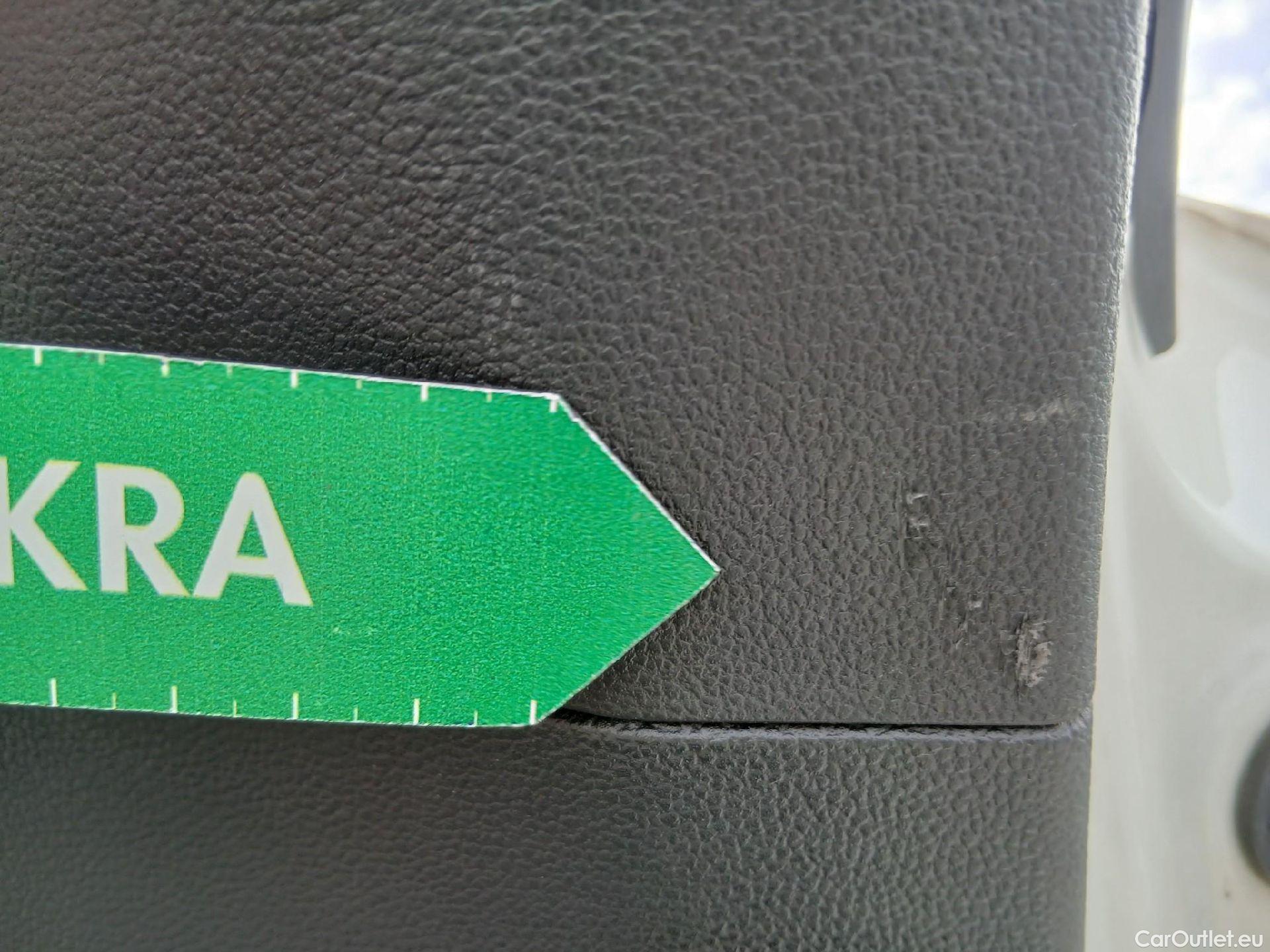  Volkswagen  Golf  VOLKSWAGEN / 2020 / 5P / berlina con portón 2.0 TDI 85kW (115CV) #36