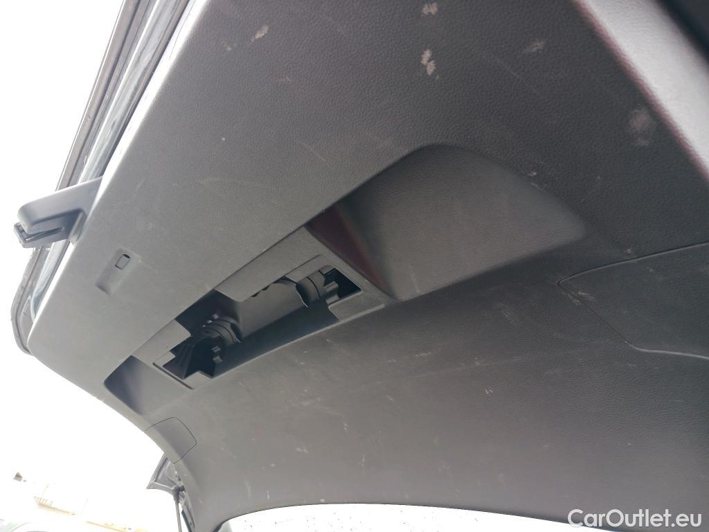  Volkswagen  Golf  VOLKSWAGEN / 2020 / 5P / familiar Life 2.0 TDI 85kW (115CV) Variant #33