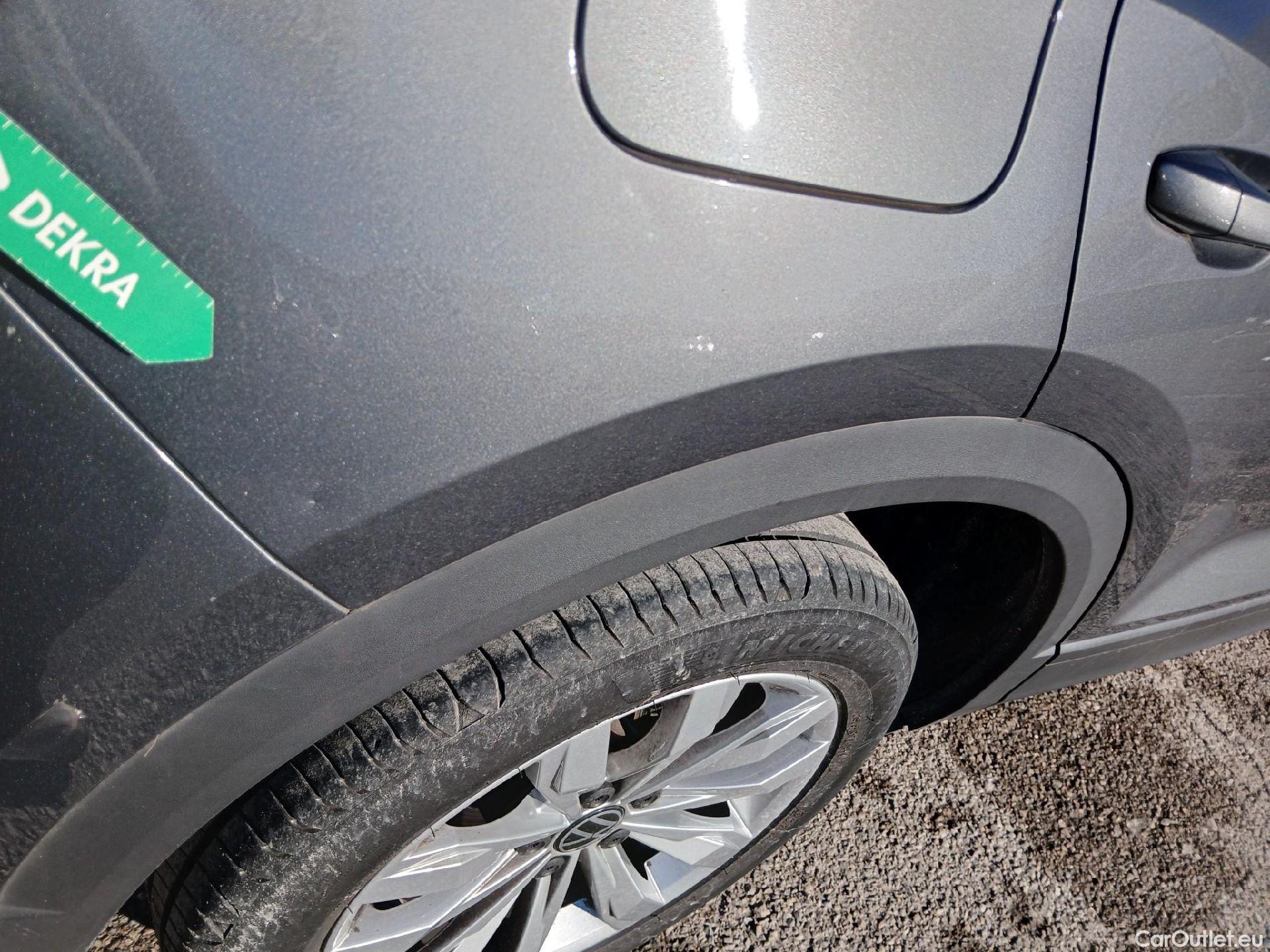  Volkswagen  T-ROC VOLKSWAGEN  / 2017 / 5P / todoterreno Advance 2.0 TDI 110kW (150CV) DSG (AC2) #43