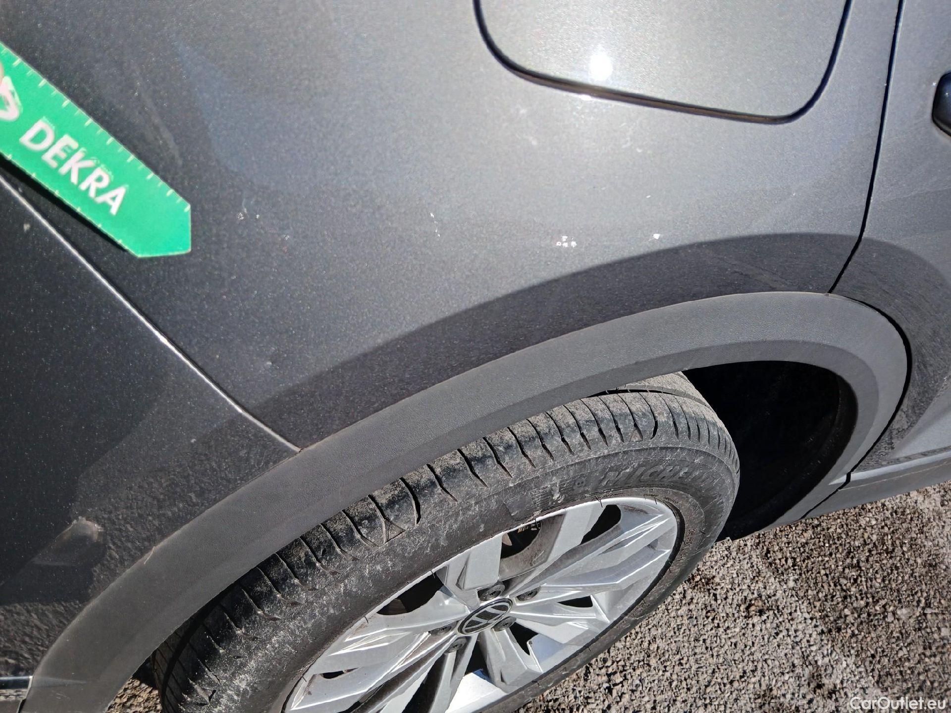  Volkswagen  T-ROC VOLKSWAGEN  / 2017 / 5P / todoterreno Advance 2.0 TDI 110kW (150CV) DSG (AC2) #42