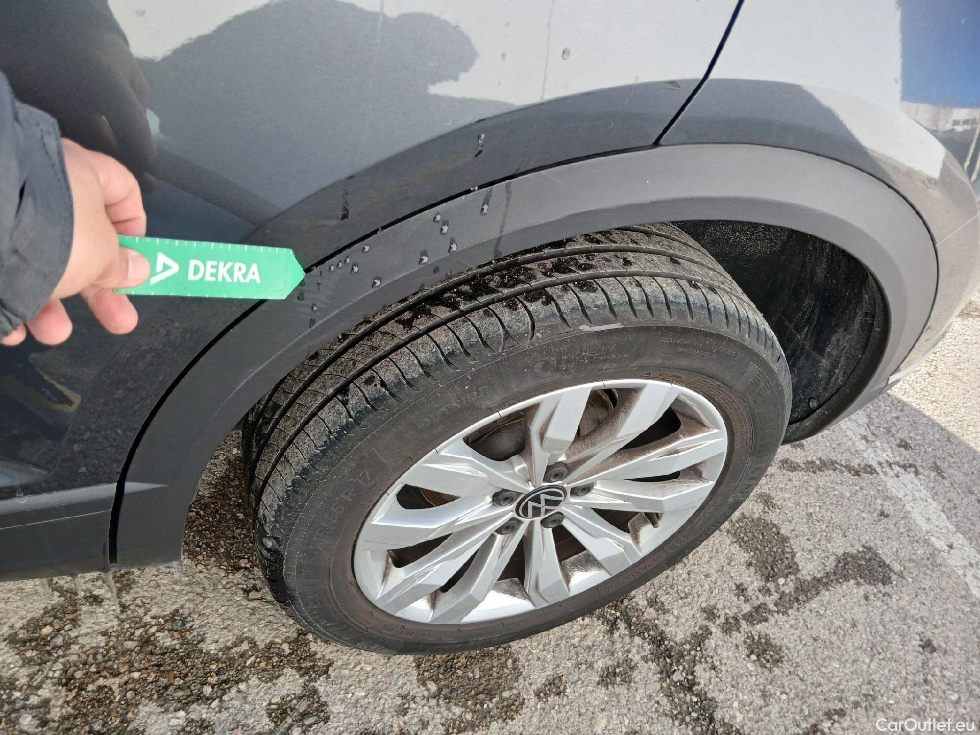  Volkswagen  T-ROC VOLKSWAGEN  / 2017 / 5P / todoterreno Advance 2.0 TDI 110kW (150CV) DSG (AC2) #28