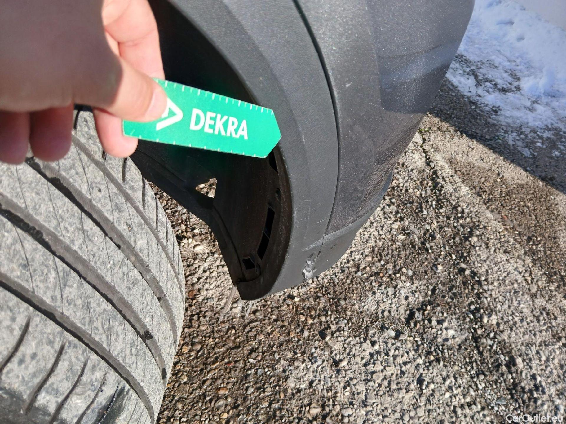  Volkswagen  T-ROC VOLKSWAGEN  / 2017 / 5P / todoterreno Advance 2.0 TDI 110kW (150CV) DSG (AC2) #56