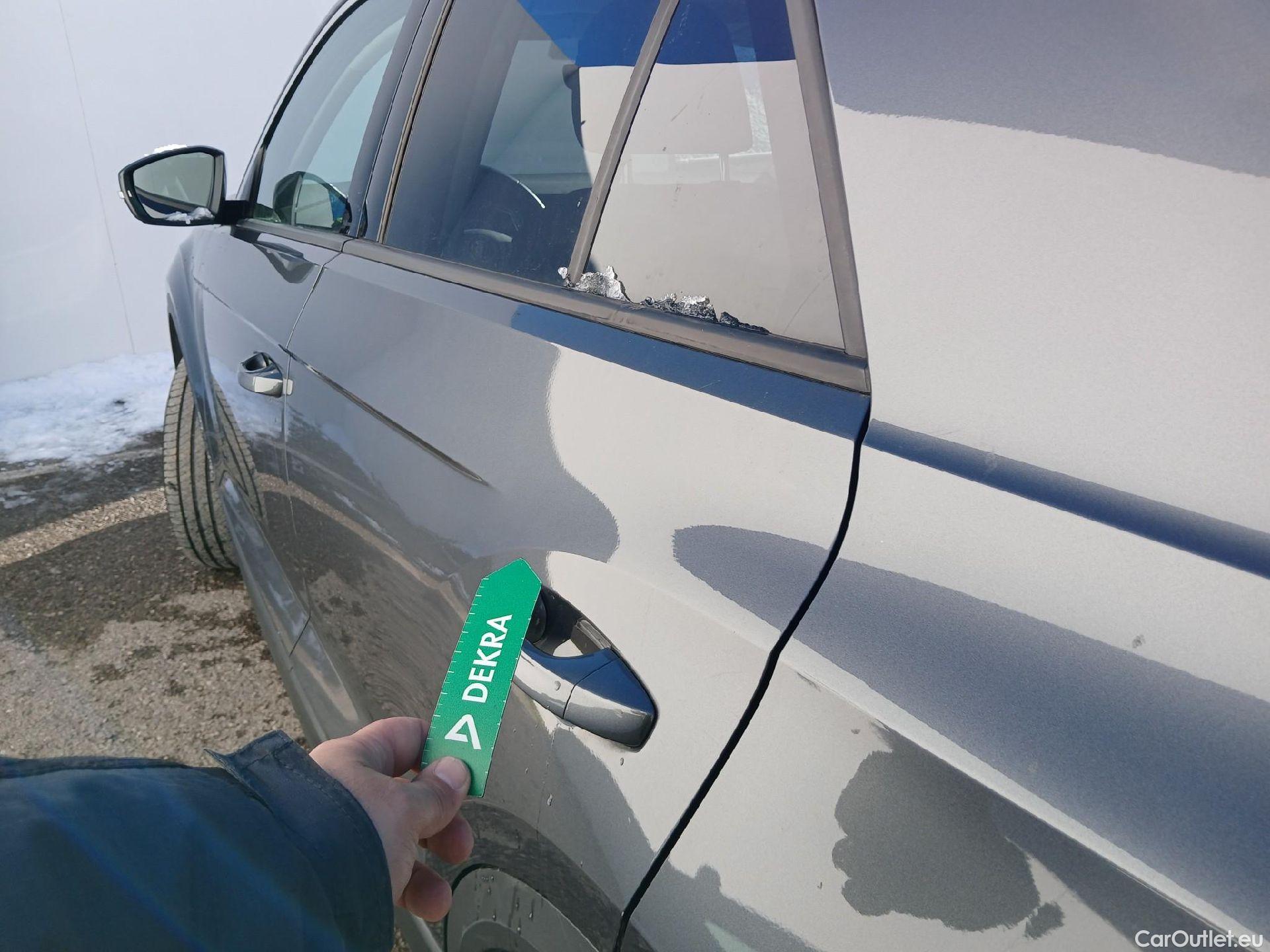  Volkswagen  T-ROC VOLKSWAGEN  / 2017 / 5P / todoterreno Advance 2.0 TDI 110kW (150CV) DSG (AC2) #24