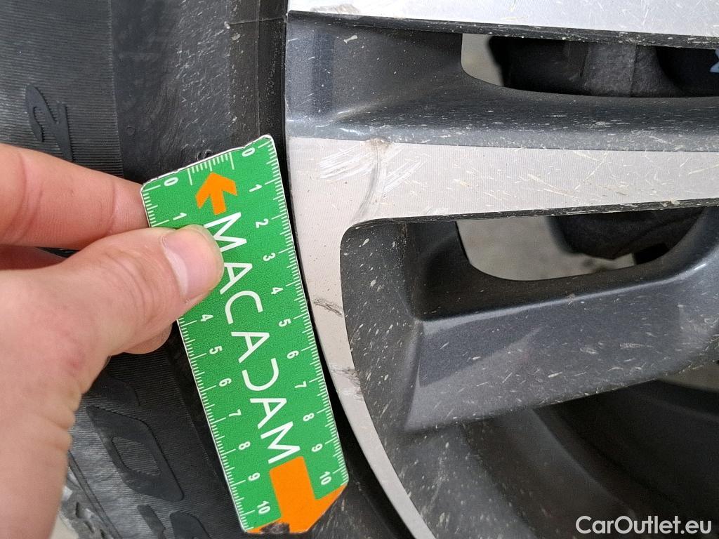  Peugeot  3008 PEUGEOT  / 2020 / 5P / SUV BlueHDi 130 S&S EAT8 Allure Pack #34