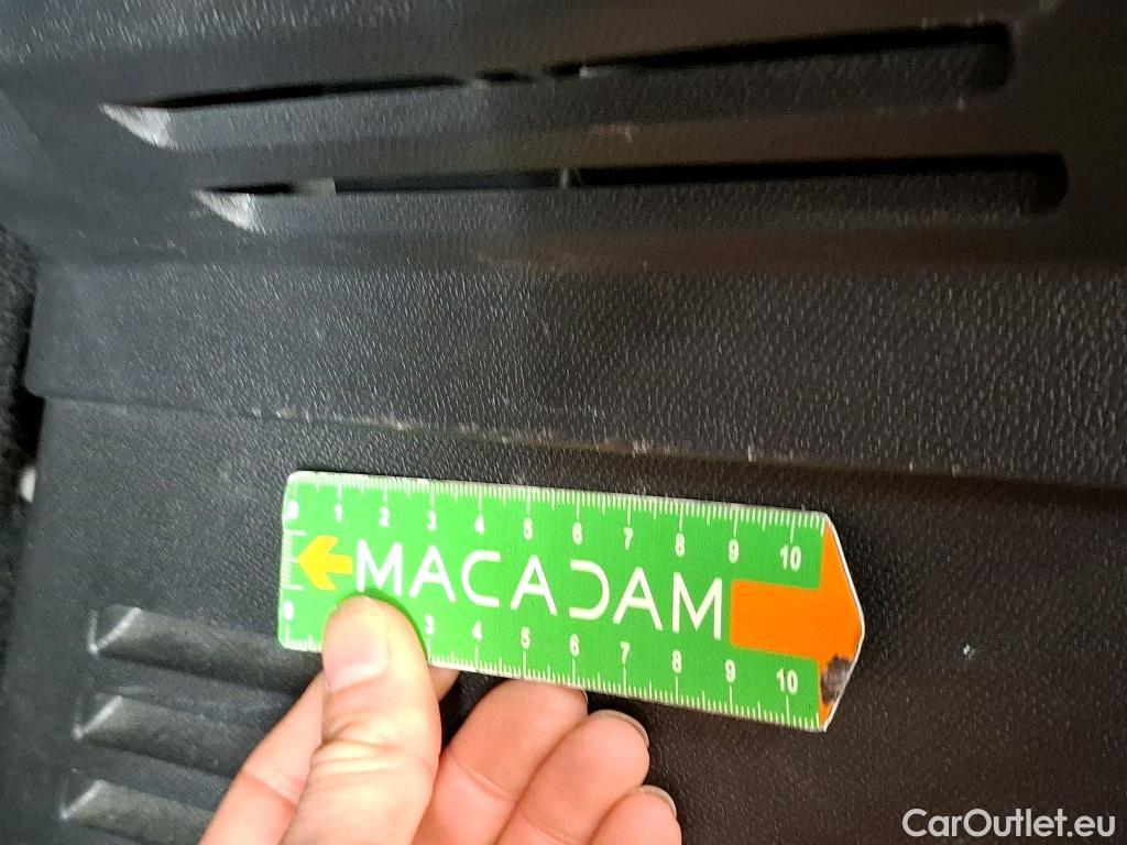  Peugeot  3008 PEUGEOT  / 2020 / 5P / SUV BlueHDi 130 S&S EAT8 Allure Pack #51