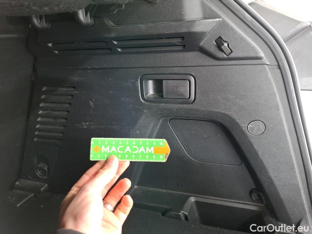  Peugeot  3008 PEUGEOT  / 2020 / 5P / SUV BlueHDi 130 S&S EAT8 Allure Pack #48