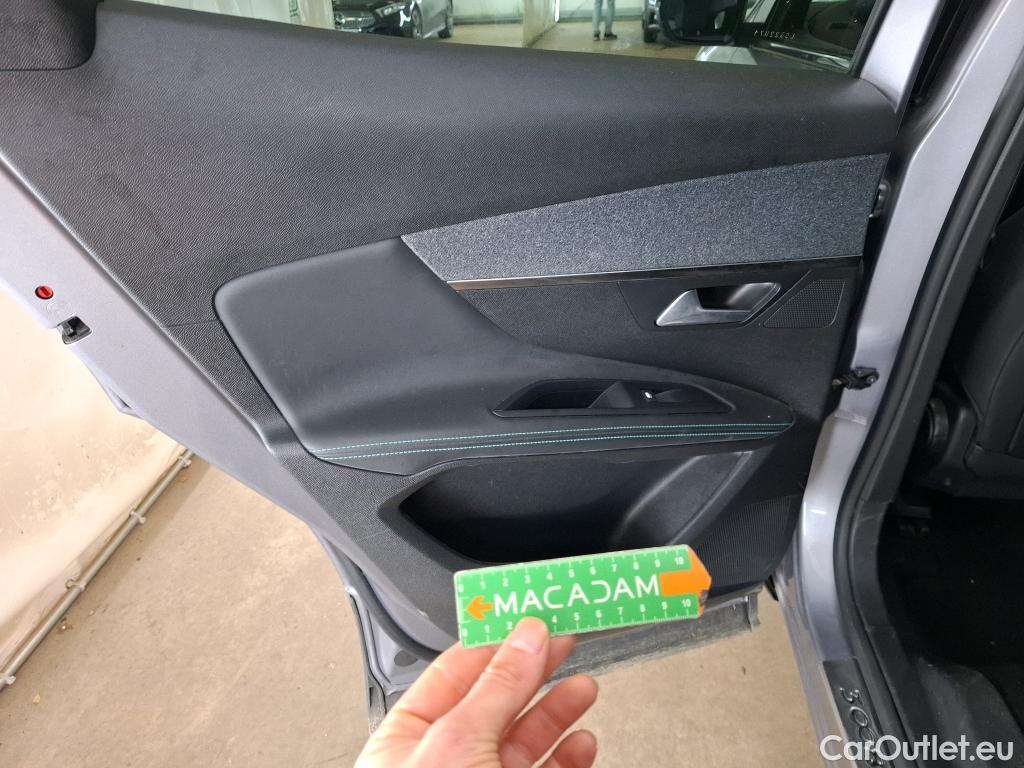  Peugeot  3008 PEUGEOT  / 2020 / 5P / SUV BlueHDi 130 S&S EAT8 Allure Pack #40