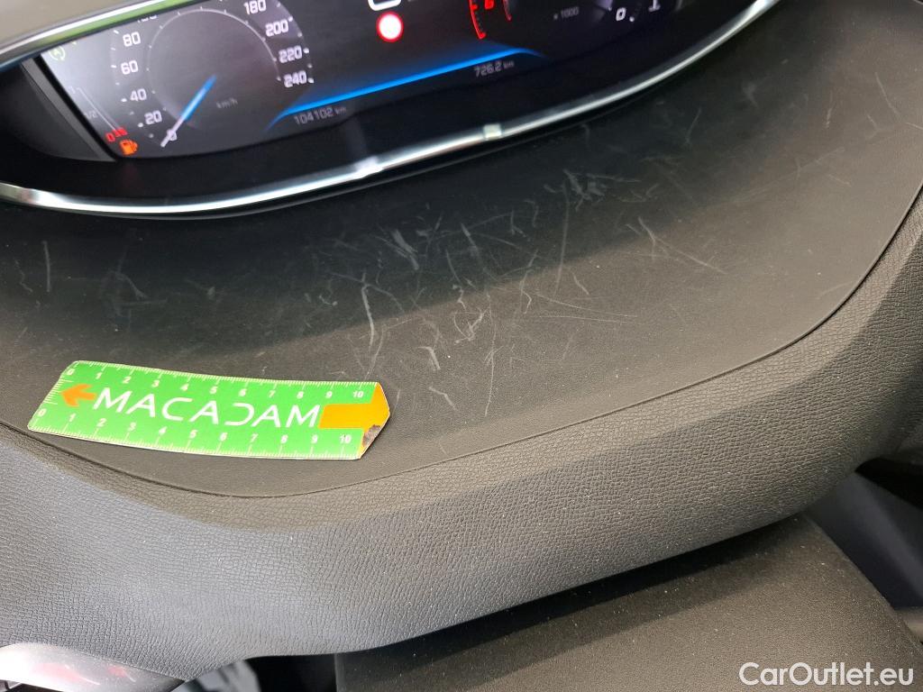  Peugeot  3008 PEUGEOT  / 2020 / 5P / SUV BlueHDi 130 S&S EAT8 Allure Pack #4