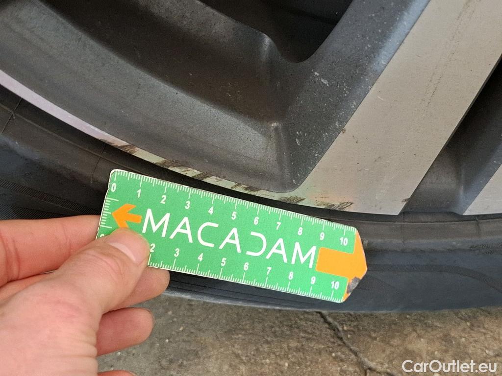  Peugeot  3008 PEUGEOT  / 2020 / 5P / SUV BlueHDi 130 S&S EAT8 Allure Pack #30