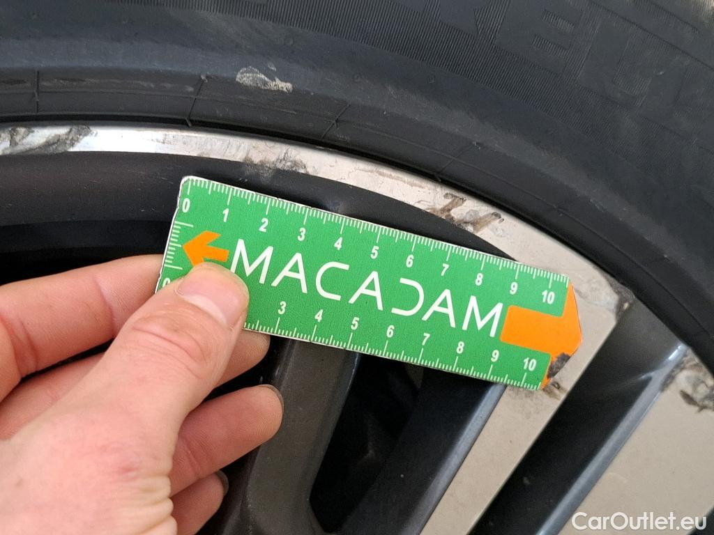  Peugeot  3008 PEUGEOT  / 2020 / 5P / SUV BlueHDi 130 S&S EAT8 Allure Pack #32