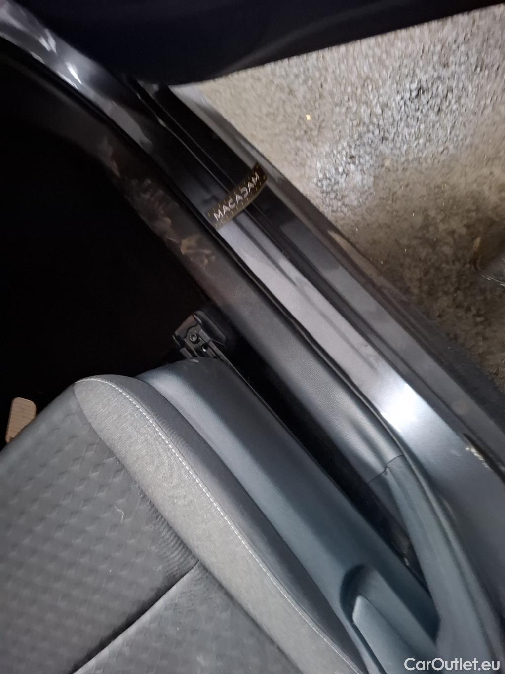  Toyota  Yaris TOYOTA  Hybride / 2019 / 5P / Berline Hybride 116h France Business Stage Acad #25