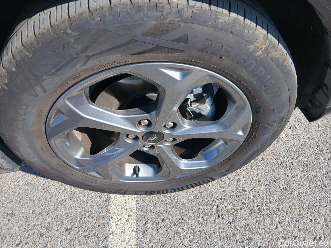  Land Rover  Discovery FORD Kuga / 2024 / 5P / todoterreno ST-Line 2.5 Duratec FHEV 132kW Auto #1