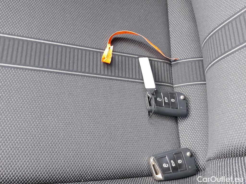  Volkswagen  T-ROC  Life 2.0 TDI 150CV AT7 E6d #1