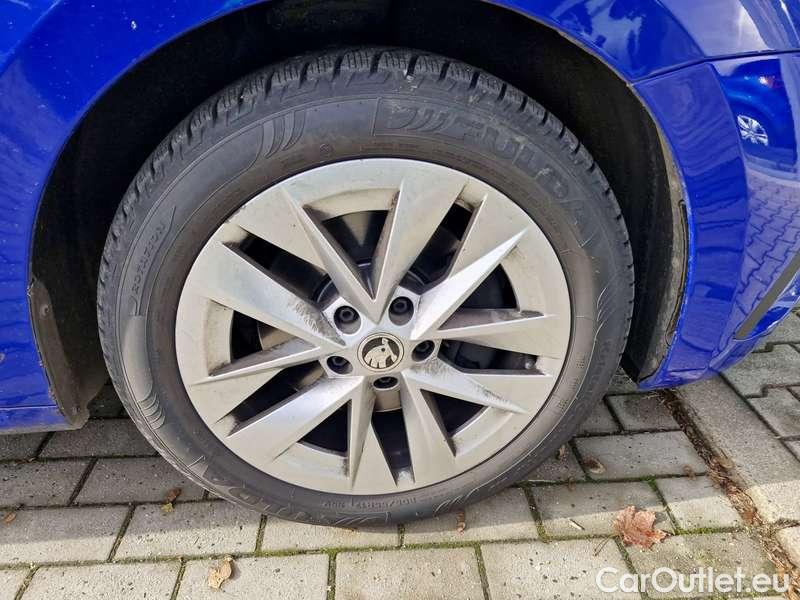  Skoda  Octavia  Lim. (NX3)(2020) Oct.2.0TDI 110 Ambition 4WD AT #11