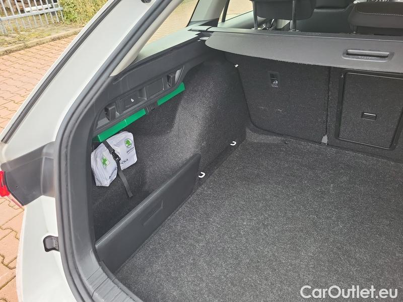  Skoda  Octavia  Combi (NX3)(2020) Oct.Combi 2.0TDI 110 Style AT #19