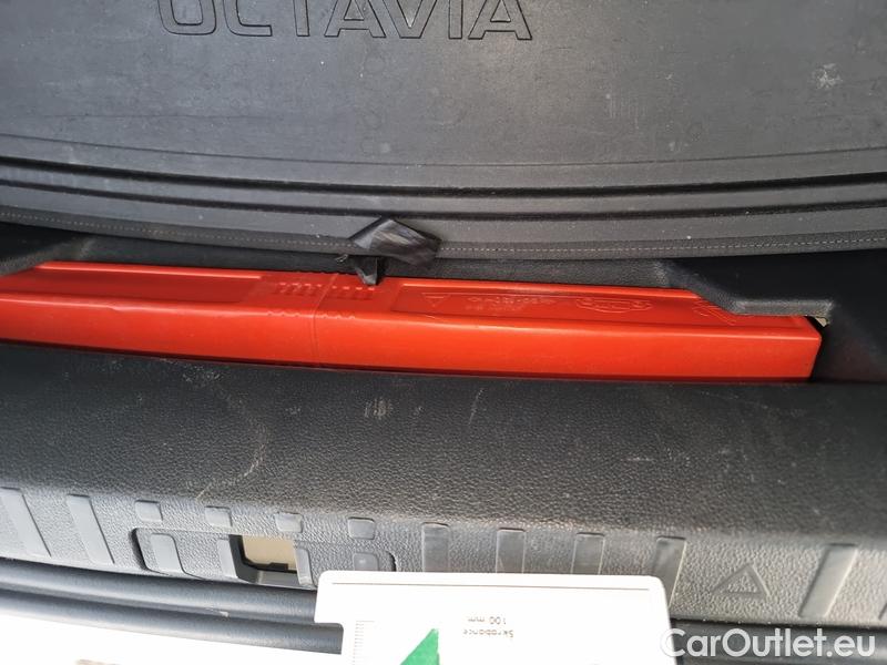  Skoda  Octavia  Lim. (NX3)(2020)  1.5TSI 110 Ambition 5d #12